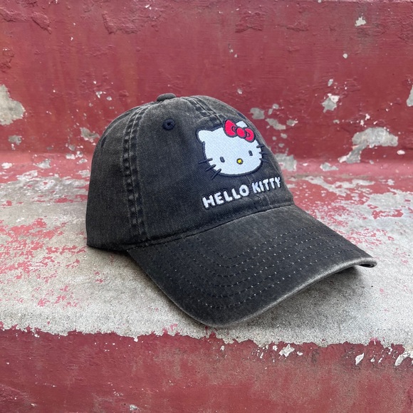 🥰 HELLO KITTY Baseball Hat Washed Strap back NWT - Picture 1 of 8